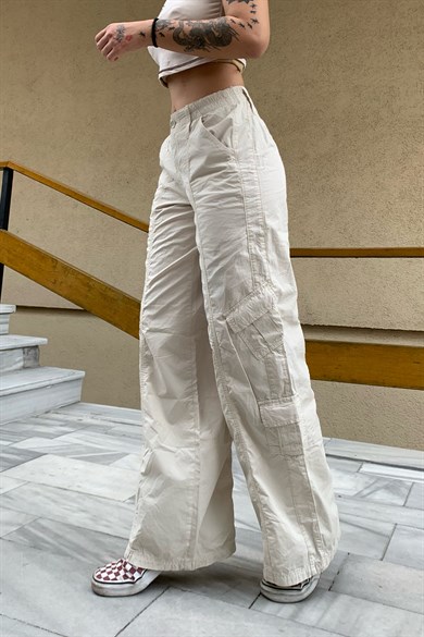 Kırık Beyaz Paraşüt Kumaş Minimal Cep Pantolon