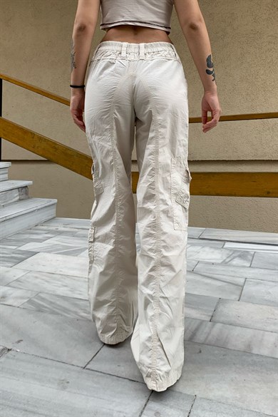 Kırık Beyaz Paraşüt Kumaş Minimal Cep Pantolon